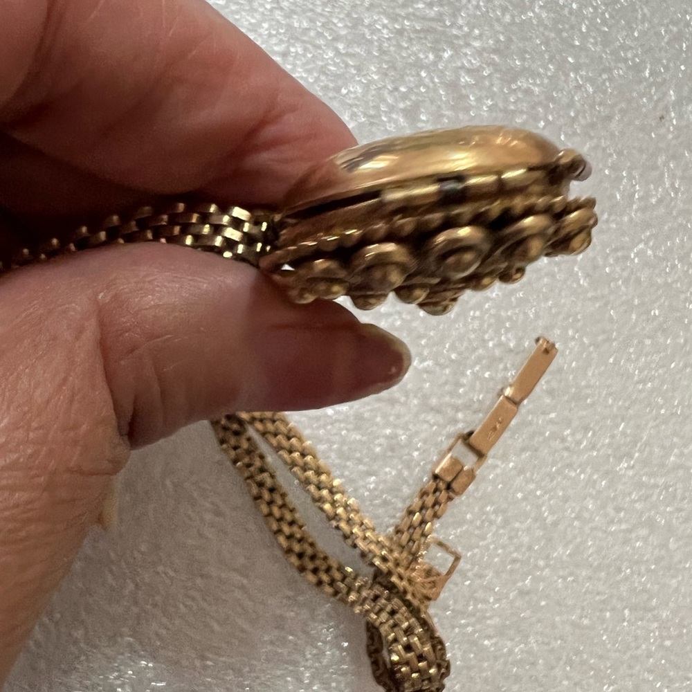 Lisner Rare Gold plated Locket Necklace Antique design in both sides - Picture 7 of 14